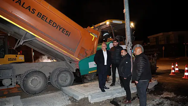 Talas'ta gece yarısı Başkan Yalçın hangi caddeyi incelemek için sahaya indi?