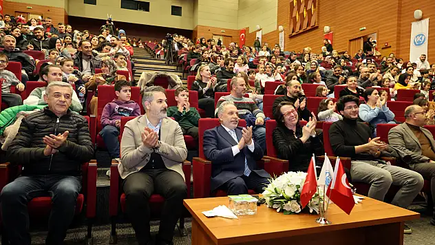Talas'ta kahkaha tufanı: Ramazan ayı coşkusu Kayseri Devlet Tiyatrosu'nun oyunu ile başladı!