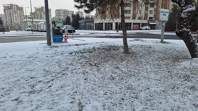 Talas'ta kar parkları riskli hale getirdi