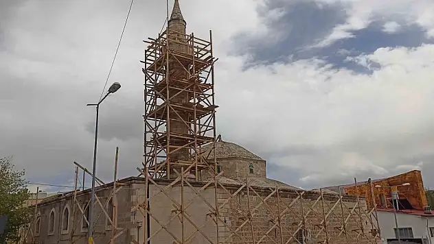 Tarihi ulu camii aslına uygun şekilde ayağa kalkıyor