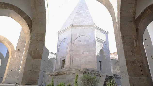 Tarihi Köşk Medrese'de 'Kumaştan Hikâyeler' sergisi başlıyor