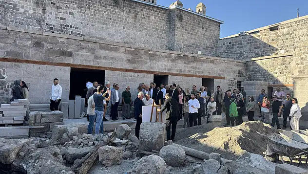 Tarihî yapılar mercek altında: Kayseri Kent Konseyi han ve bedestenleri gezdiler