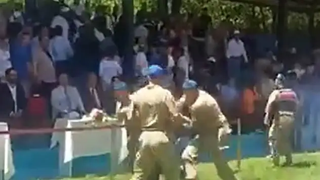 İsim tartışmalı güreşlerde kavga!