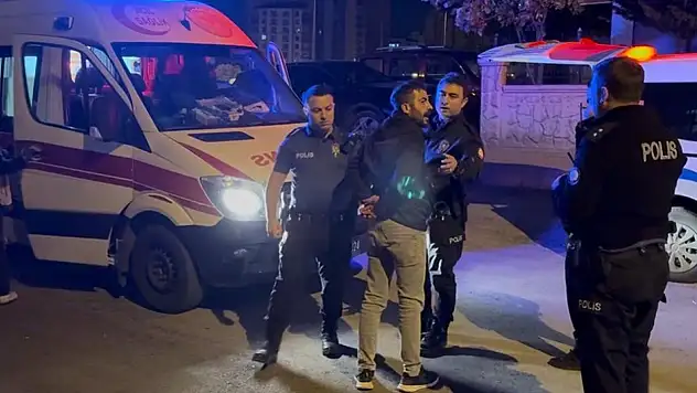 Kayseri'de baba ve oğlu bıçaklı kavgada yaralandı