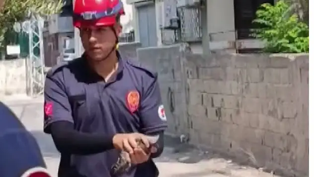 Tavanda mahsur kalan güvercin kurtarıldı!