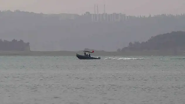 Tekneden göle düşen genç hala kayıp!