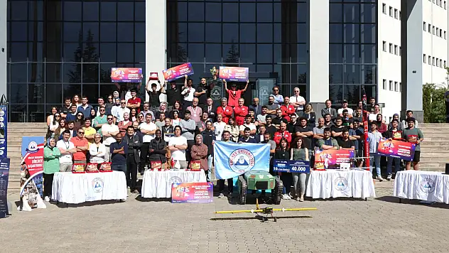 TEKNOFEST 2025'e Erciyes Üniversitesi adını altın harflerle yazdırdı! 12 Ödül, 27 Finalist Takım!