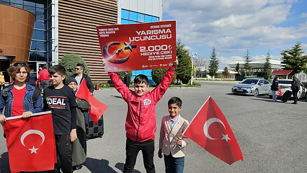 TEKNOFEST 2025 şampiyonu Talas Takımı Kayseri'de coşkuyla karşılandı