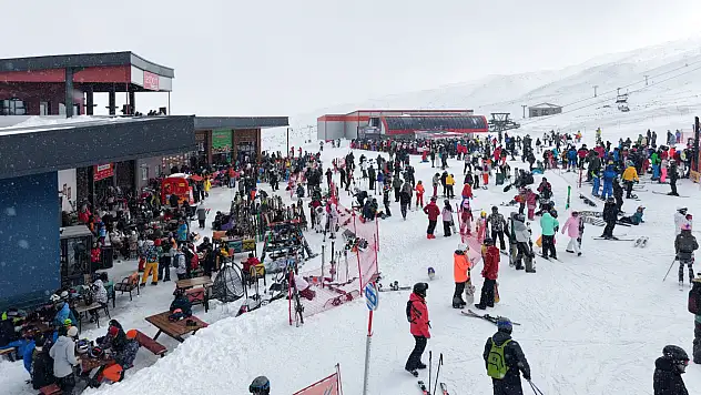 Teleferikte adım atacak yer kalmadı! İşte o görüntü…