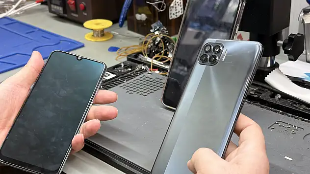 Telefonu gece boyu şarjda bırakanlar dikkat! 30 yıllık usta o hataları tek tek anlattı