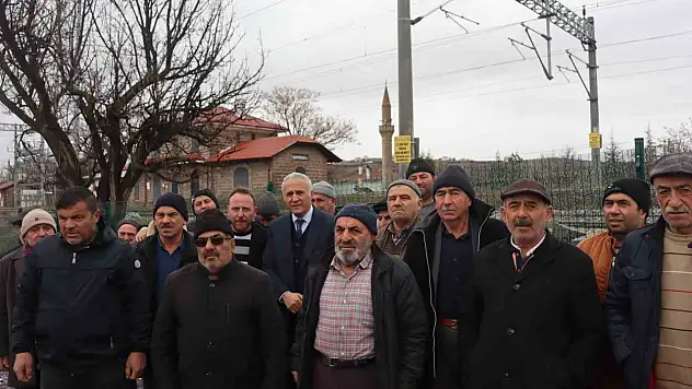 Kayseri'de mahalle ikiye bölündü! Teravih için 5 kilometre yürüyorlar