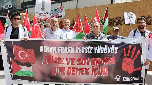Tıp Fakültesi öğrencileri Filistin'e dikkat çekmek amacıyla yürüdü!