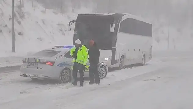 Tipi nedeniyle Erciyes yolunda mahsur kalan 44 kişi kurtarıldı