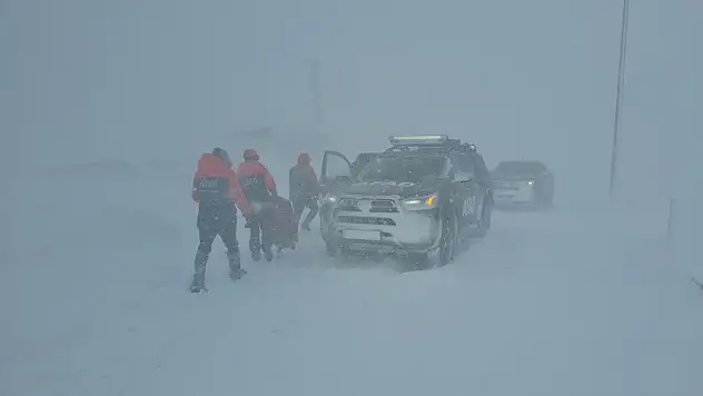 Tipide mahsur kalan vatandaşları AFAD ekipleri kurtardı