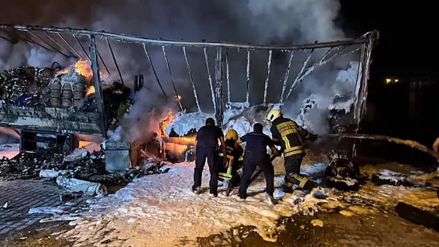 Kayseri'de tır dorsesi alev alev yandı!