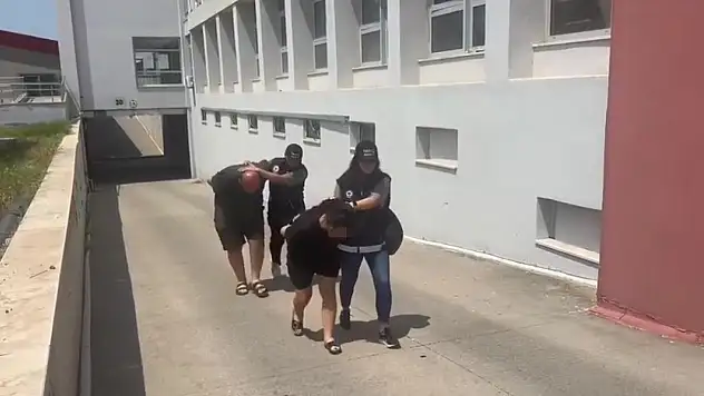 Tırda 24 kilo skunk ele geçirildi: Sürücünün 'İçmek için almıştım' savunması pes dedirtti!