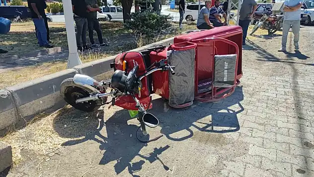 Tır ile elektrikli motosiklet çarpıştı: 1 ölü