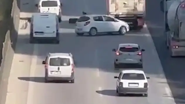 Tır Lastiği Koptu, 5 Araç Birbirine Girdi!