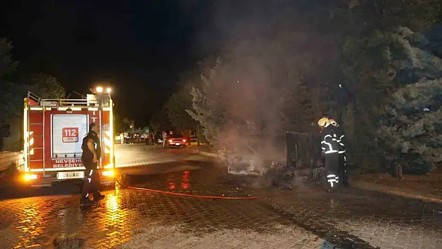 Tofaş otomobil iki dakikada alev aldı