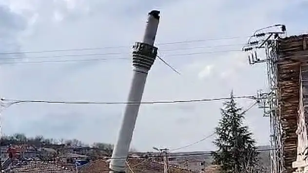 Tokat'ta hasar alan cami minaresi yıkıldı