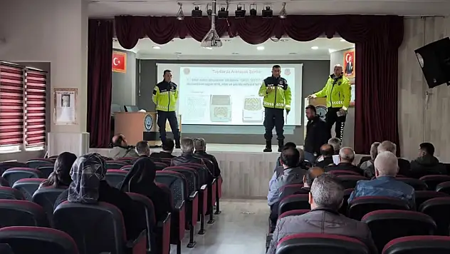 Tomarza'da okul servis aracı şoförleri ve rehber personele trafik eğitimi!