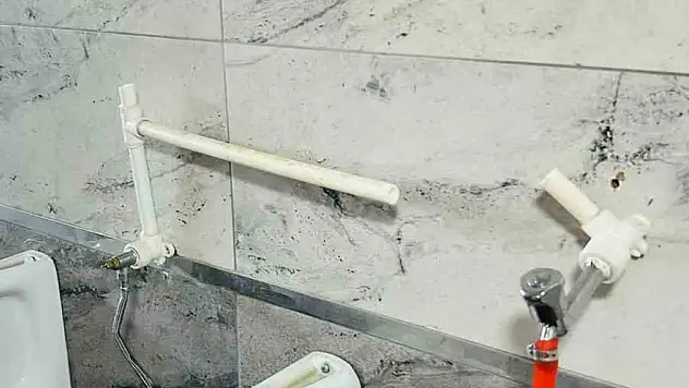 Tomarza'da vandallık: Tuvaletlere zarar verdiler!