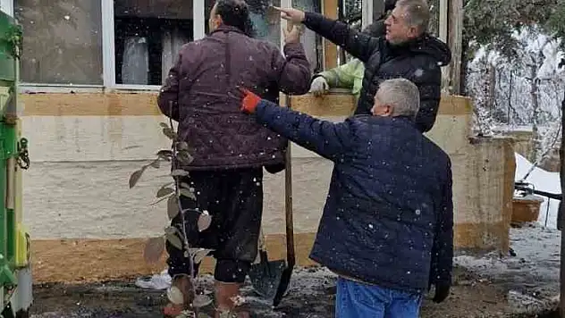 Tomarza'da ev yangını: Alevler çatıyı sardı