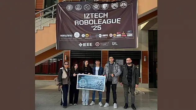 Tomarza'dan İzmir'e teknoloji çıkarması: Gençler RoboLeague'de ilk 8'e girdi