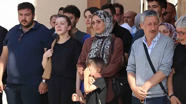 Erol Karaömeroğlu İçin Cumhuriyet Üniversitesi Hastanesi Önünde Tören Düzenlendi