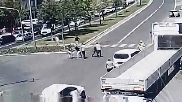 Trafikte 'niye yavaş gidiyorsun' kavgası karakolda bitti!