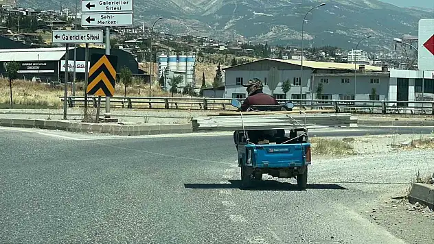 Trafikte bekleyişini eğlenceye çevirdi