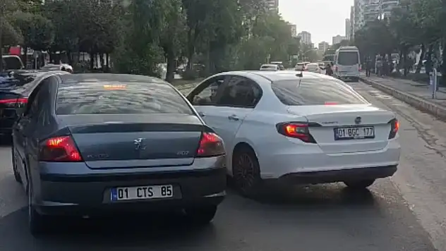 Trafikte yeni kavga dönemi: Tartışan iki sürücü, 180 bin liralık cezayı yememek için ne yaptı?