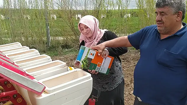 Sivaslı Kadın Çiftçi Traktörün Başına Geçti