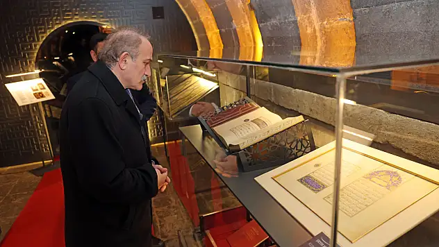 TRT Sanatçısı Talas'taki Sergiye Hayran Kaldı