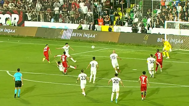 TRT Spor'da yayınlanan Bodrum FK ile Çorum FK arasında oynanan maçta heyecan zirvede!