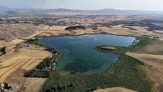 Hafik Gölü'nün çehresi yenilendi, ziyaretçilerle doldu taştı
