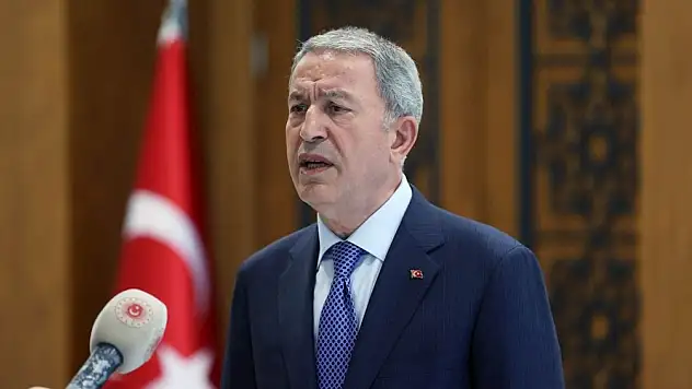 Türk bayrağı ve Hulusi Akar'a çirkin saldırı!