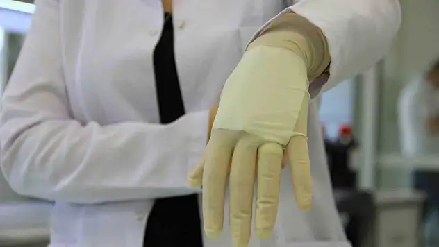 Türk bilim insanları geliştirdiği bu eldiven sağlık alanında çığır açacak!