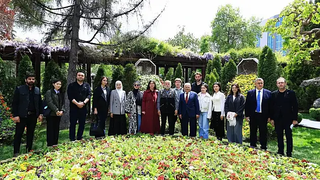 Türk dünyası öğrenciler Başkan Büyükkılıç'ı ziyaret etti