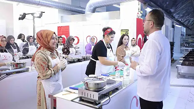 Kızılay'dan depremzede kadınlara meslek desteği: 20 kadın mutfağa girdi