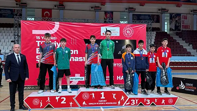 Türkiye Badminton Şampiyonası'ndan 3 Kayserili sporcu madalya ile döndü!