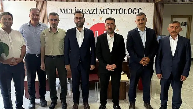 Türkiye'de dört yıl üst üste başarı – Ayvaz'dan tebrik ziyareti!