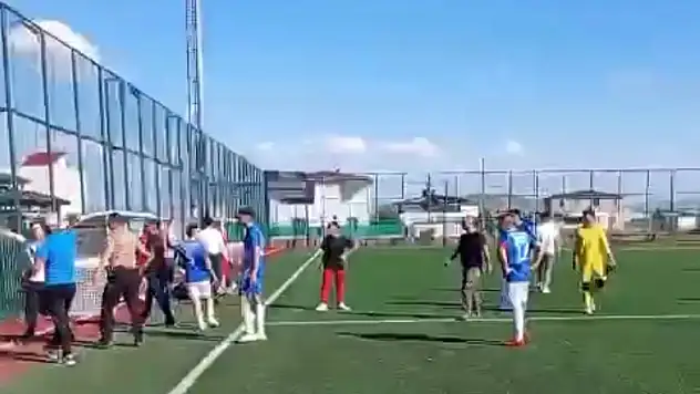 Türkoğlu'nda şampiyonluk maçı sonrası kavga çıktı!
