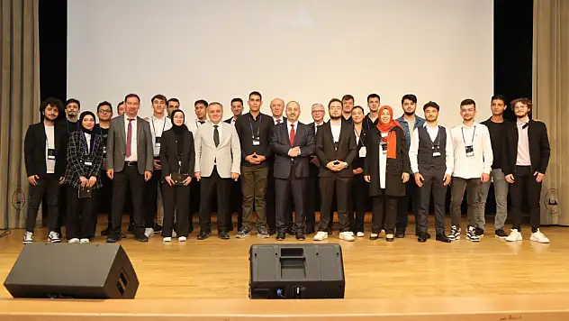 TUSAŞ Genel Müdür Yardımcısı 'Gelecek İçin Uzay' paneline katıldı