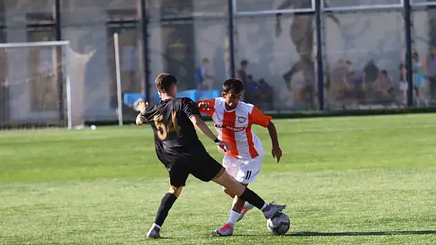 U19 Gelişim Ligi: Talas Belediyespor- Suvermez Kapadokyaspor berabere kaldı!