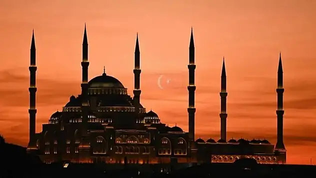 Üç aylar takvimi açıklandı: Regaip, Miraç ve Berat Kandili hangi gün?