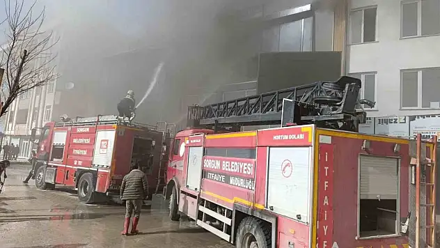 Yozgat'ta 3 Katlı İş Yerinde Korkutan Yangın