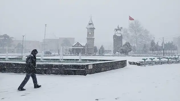 Ulaşımda aksamalar yaşanabilir: Kayseri'ye kuvvetli kar uyarısı!