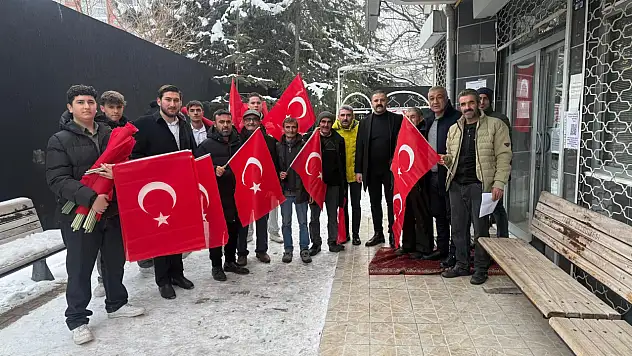 Ülkü Ocakları, Kayseri'de Türk Bayrağı dağıttı: Başkan Yağmur, provokasyonlara sert tepki gösterdi!