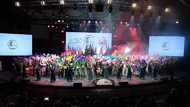 Uluslararası İstanbul Büyükçekmece Kültür ve Sanat Festivalinin 27.'si görkemli bir finalle sona erdi